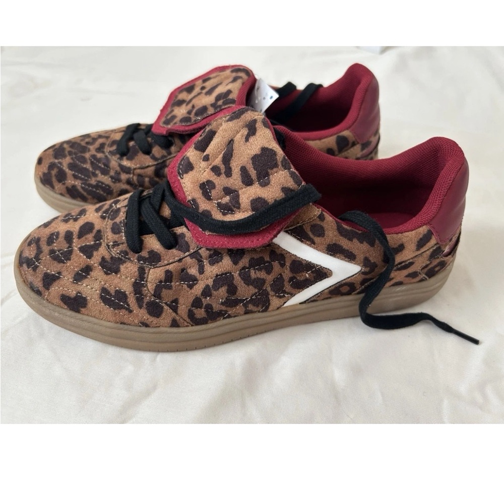 NWOT Steve Madden Leopard Print Masinn brown, black & red Sneakers. SZ 8.5